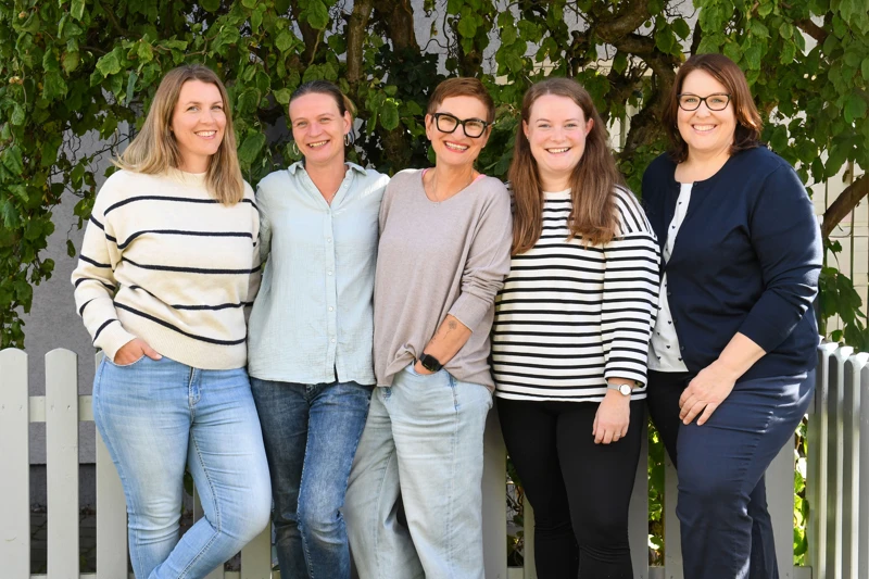 Kinderbetreuung in Merklingen: Das Team der Krümeliste im Steigweg. Das Team der Krümelkiste im Steigweg in Merklingen: Fünf Frauen von jung bis mittleren Alters.